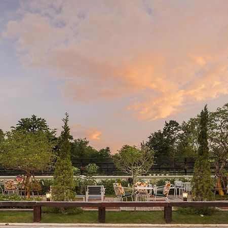 Picha Ville Resort Watthana Nakhon Екстериор снимка